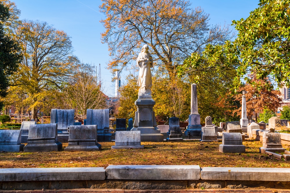 Group,Of,Tombstones,And,Sculpture,Of,Virgin,Mary,On,The